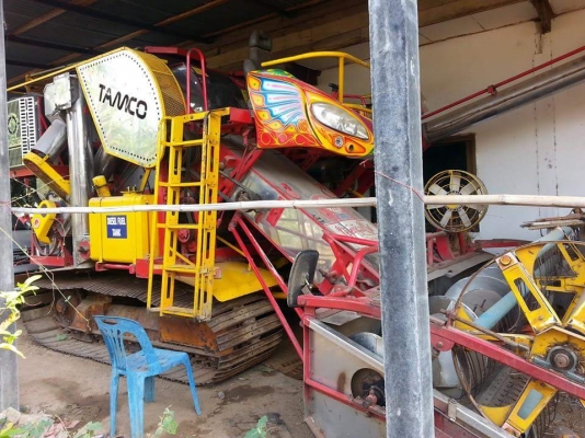 ขายรถเกี่ยวข้าว เกษตรพัฒนา รุ่นไอ้หนุ่มไวไฟ ปี55 เครื่องJO8Cเทอร์โบ 260แรง ตัวเดิน12 ปั้ม22ไดกิ้น รถสวยสภาพดี สนใจโทร 090-8588220คุณนะ 093-3258446คุณบิว หรือเข้าดูสินค้าอื่นๆได้ที่ www.truck.in.th/498 หรือเพจFacebook ณรงค์ ซื้อขายรถมือสอง (เว็บไซต์ส่วนตัว