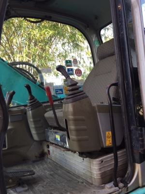 ขาย KOBELCO SK115SR  มาใหม่ สภาพสวย แทรคใหญ่    พร้อมใช้  สนใจโทร 089-7462641 สุวรรณีจ้า