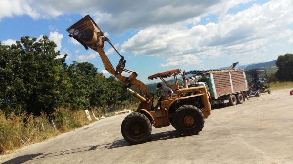 รถตักยี่ห้อ Caterpillar ต่อแขนแล้ว สภาพดี พร้อมใช้งาน รถตักยี่ห้อ Caterpillar ต่อแขนแล้ว สภาพดี พร้อมใช้งาน