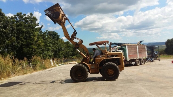 รถตักยี่ห้อ Caterpillar ต่อแขนแล้ว สภาพดี พร้อมใช้งาน รถตักยี่ห้อ Caterpillar ต่อแขนแล้ว สภาพดี พร้อมใช้งาน