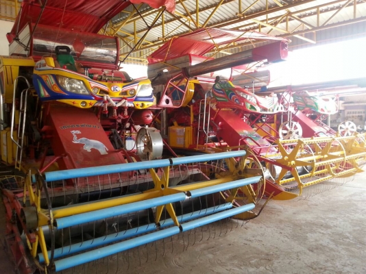 รถเกี่ยวข้าวเกษตรพัฒนาจ้าวช้างไวไฟ ปี 52 ,53,54