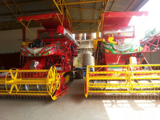 รถเกี่ยวข้าวเกษตรพัฒนาจ้าวช้างไวไฟ ปี 52 ,53,54