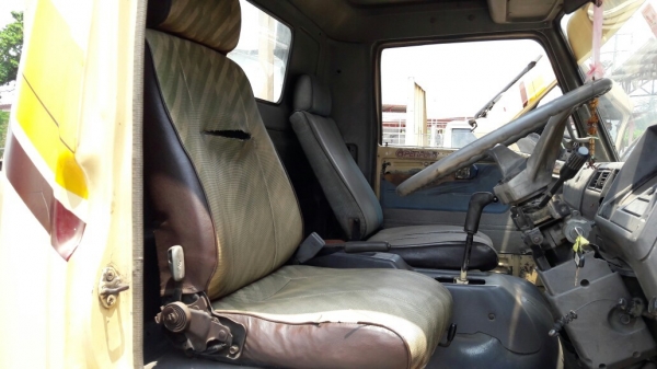 รถ 6 ล้อ HINO พื้นเรียบ 120 แรงม้า  เชื้อเพลิงน้ำมัน