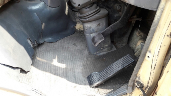 รถ 6 ล้อ HINO พื้นเรียบ 120 แรงม้า  เชื้อเพลิงน้ำมัน