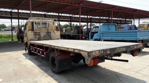 รถ 6 ล้อ HINO พื้นเรียบ 120 แรงม้า  เชื้อเพลิงน้ำมัน