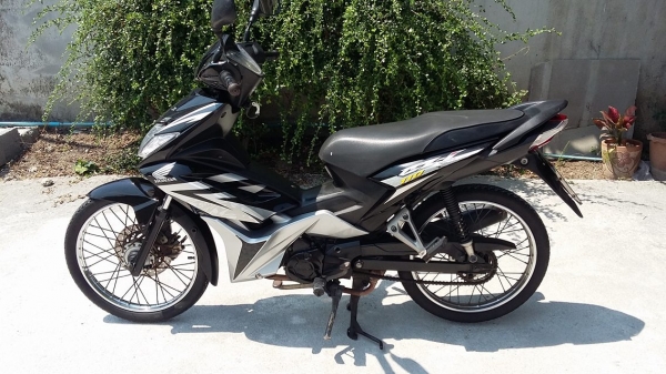 Honda CZI 110i รถเกียร์ ระบบหัวฉีดประหยัดน้ำมันสุดๆ เครื่องเดิม เกียร์ใช้ได้ทุกเกียร์ เครื่องเงียบ ชุดสีดีไม่มีแตก  ขี่ใช้งานได้สบาย สภาพสวย เดิม พร้อมใช้ มีเล่ม เอกสารครบ มีชุดโอน บัตรประชาชน มาดูได้ที่ ถนนสรงประภา ดอนเมือง กรุงเทพ  ติดต่อ 0891123302  LI