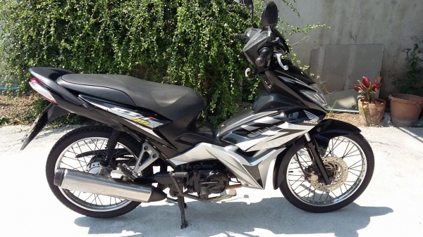 Honda CZI 110i รถเกียร์ ระบบหัวฉีดประหยัดน้ำมันสุดๆ เครื่องเดิม เกียร์ใช้ได้ทุกเกียร์ เครื่องเงียบ ชุดสีดีไม่มีแตก  ขี่ใช้งานได้สบาย สภาพสวย เดิม พร้อมใช้ มีเล่ม เอกสารครบ มีชุดโอน บัตรประชาชน มาดูได้ที่ ถนนสรงประภา ดอนเมือง กรุงเทพ  ติดต่อ 0891123302  LI