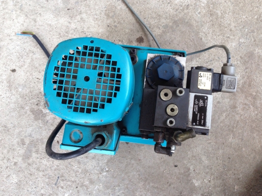 ขายปั้มน้ำมันไฮโดรลิค 0.5HP. 380V ขนาดเล็ก Wandfluh made in Switzerland พร้อมวาล์วคอนโทรล 24Vdc 1ชุด พร้อมใช้งาน