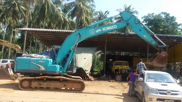 ขายรถแบคโฮ KOBELCO SK.200-YN 12 เอกสารใบแจ้งจำหน่าย ไฟฟ้ามี ช่วงล้างเต็ม รถสวย ราคา.1880000 สนใจโทรด่วน