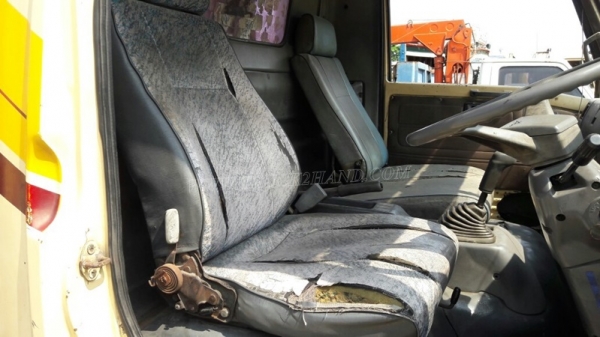 6 ล้อ HINO พื้นเรียบ ขนาด 120 แรงม้า ใช้แก๊ซ CNG