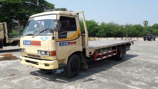 6 ล้อ HINO พื้นเรียบ ขนาด 120 แรงม้า ใช้แก๊ซ CNG