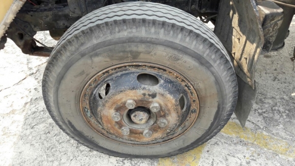 6 ล้อ HINO พื้นเรียบ  145 แรงม้า  มีเล่มทะเบียนพร้อม