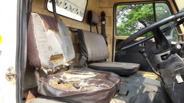 6 ล้อ HINO พื้นเรียบ  145 แรงม้า  มีเล่มทะเบียนพร้อม