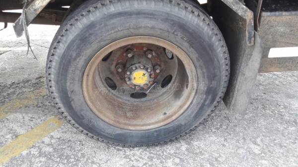 6 ล้อ HINO พื้นเรียบ  145 แรงม้า  มีเล่มทะเบียนพร้อม