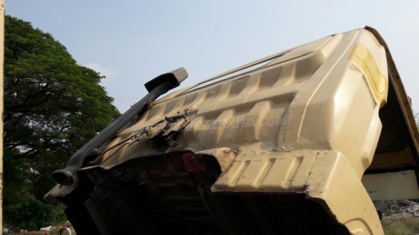 6 ล้อ HINO พื้นเรียบ  145 แรงม้า  มีเล่มทะเบียนพร้อม