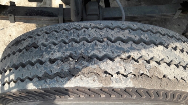 6 ล้อ HINO พื้นเรียบ 120 แรงม้า เชื้อเพลิงน้ำมัน ขายซากไม่มีเล่มทะเบียน แต่รถใช้งานได้ปกติ