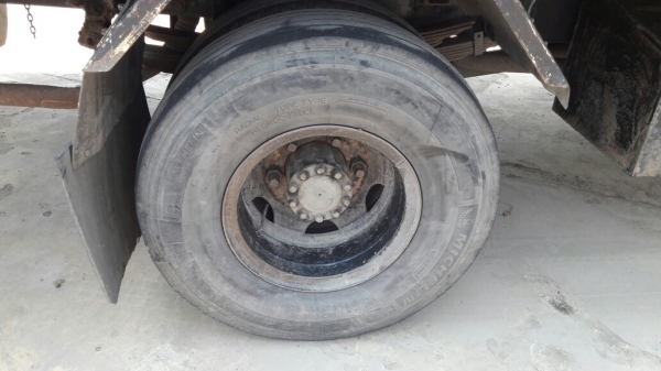 6 ล้อ HINO พื้นเรียบ 120 แรงม้า เชื้อเพลิงน้ำมัน ขายซากไม่มีเล่มทะเบียน แต่รถใช้งานได้ปกติ