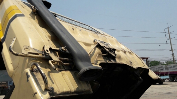 6 ล้อ HINO พื้นเรียบ 120 แรงม้า เชื้อเพลิงน้ำมัน ขายซากไม่มีเล่มทะเบียน แต่รถใช้งานได้ปกติ