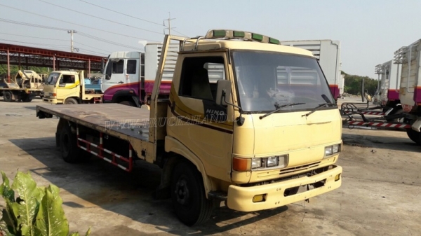 6 ล้อ HINO พื้นเรียบ 120 แรงม้า เชื้อเพลิงน้ำมัน ขายซากไม่มีเล่มทะเบียน แต่รถใช้งานได้ปกติ