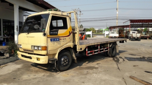 6 ล้อ HINO พื้นเรียบ 120 แรงม้า เชื้อเพลิงน้ำมัน ขายซากไม่มีเล่มทะเบียน แต่รถใช้งานได้ปกติ