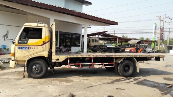 6 ล้อ HINO พื้นเรียบ 120 แรงม้า เชื้อเพลิงน้ำมัน ขายซากไม่มีเล่มทะเบียน แต่รถใช้งานได้ปกติ