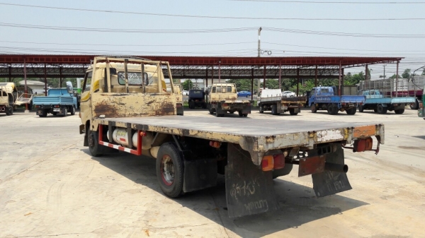 6 ล้อ HINO พื้นเรียบ 120 แรงม้า เชื้อเพลิงน้ำมัน ขายซากไม่มีเล่มทะเบียน แต่รถใช้งานได้ปกติ