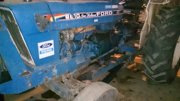 ขายรถไถฟอร์ด 77  อุปกรณ์ 2 ชิ้นหน้าหลัง เล่มพร้อม พร้อมใช้งาน