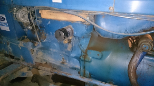 ขายรถไถฟอร์ด 77  อุปกรณ์ 2 ชิ้นหน้าหลัง เล่มพร้อม พร้อมใช้งาน