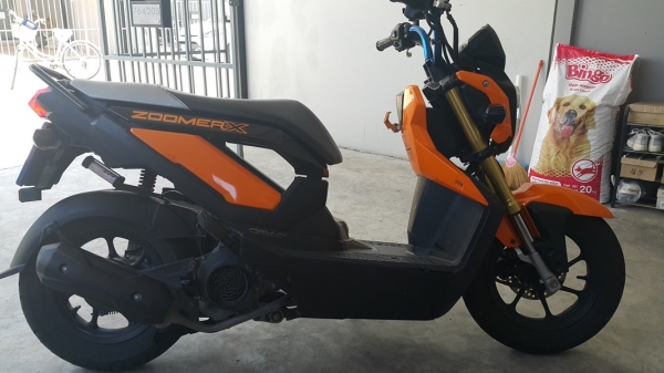 ขาย Honda Zoomer-x ส้มดำ ไมล์แดง ปลายปี57 สภาพเยี่ยม วิ่งน้อยครับ