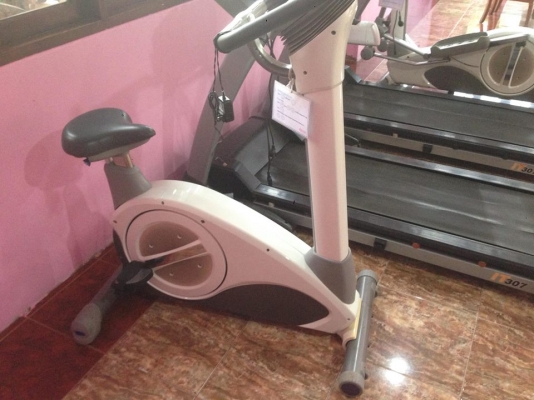 ขายลู่วิ่งตัวใหญ่มือสองรับได้120กก. ขายเป็นคู่ครับพร้อมที่ปั่นจักรยาน 19500 บาท