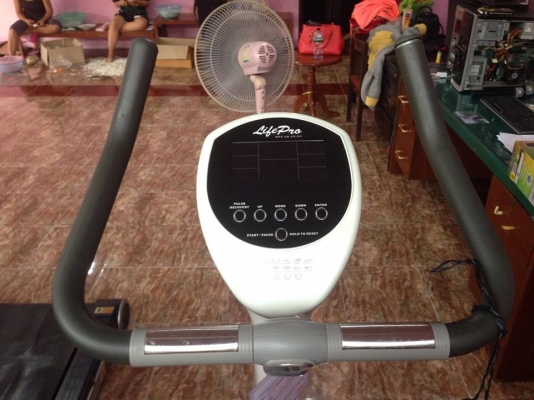 ขายลู่วิ่งตัวใหญ่มือสองรับได้120กก. ขายเป็นคู่ครับพร้อมที่ปั่นจักรยาน 19500 บาท