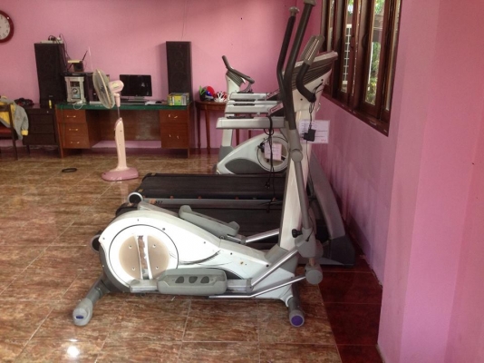 ขายลู่วิ่งตัวใหญ่มือสองรับได้120กก. ขายเป็นคู่ครับพร้อมที่ปั่นจักรยาน 19500 บาท