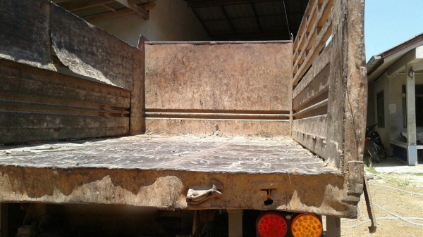 รถอีซูซุ 6 ล้อดั้ม NQR 150 แรงม้า. ปี 48.    สนใจติดต่อ  081 - 6079515