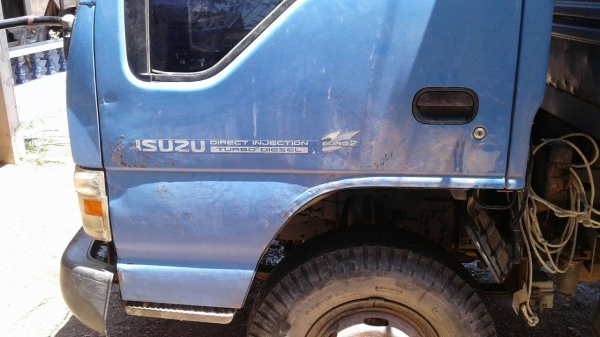 รถอีซูซุ 6 ล้อดั้ม NQR 150 แรงม้า. ปี 48.    สนใจติดต่อ  081 - 6079515