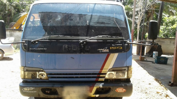 รถอีซูซุ 6 ล้อดั้ม NQR 150 แรงม้า. ปี 48.    สนใจติดต่อ  081 - 6079515