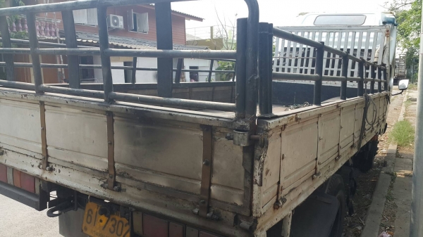 ISUZU 6ล้อ NPR เครื่อง110 แรง  ยาว 4.50ม . เครื่องดี ครัทซีสวย รถไม่ผุ ภาษีไม่ขาด ขาย290,000 บาท ศุภากร 081-1903107 ,081-4252943