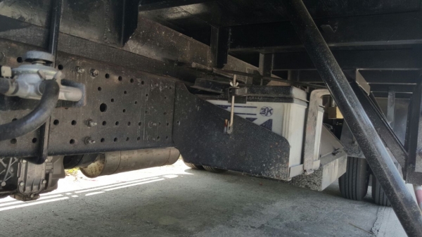 รถอีซูซุ 6 ล้อ NPR ตู้แห้ง  150 แรงม้า.  ปี 57. ( รถวิ่ง 2,xxx กม. )    สนใจติดต่อ  081 - 6079515