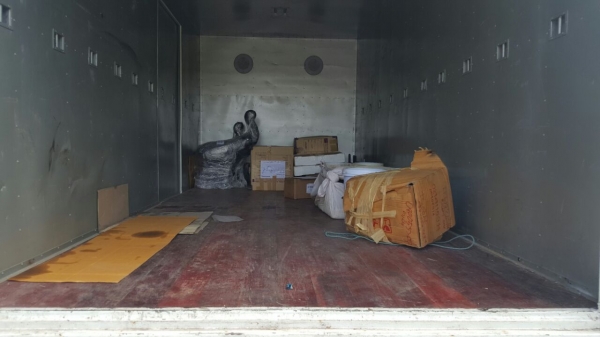 รถอีซูซุ 6 ล้อ NPR ตู้แห้ง  150 แรงม้า.  ปี 57. ( รถวิ่ง 2,xxx กม. )    สนใจติดต่อ  081 - 6079515