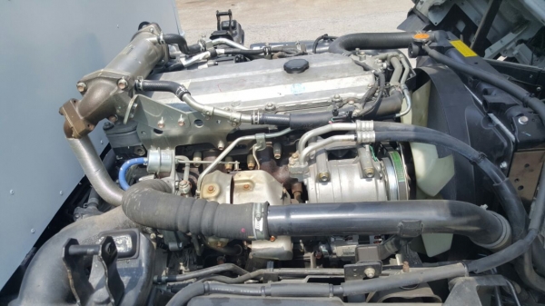 รถอีซูซุ 6 ล้อ NPR ตู้แห้ง  150 แรงม้า.  ปี 57. ( รถวิ่ง 2,xxx กม. )    สนใจติดต่อ  081 - 6079515