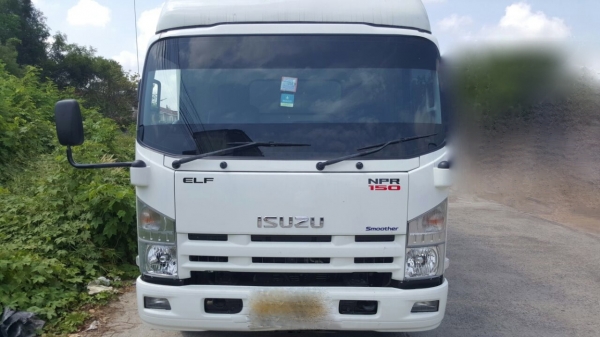 รถอีซูซุ 6 ล้อ NPR ตู้แห้ง  150 แรงม้า.  ปี 57. ( รถวิ่ง 2,xxx กม. )    สนใจติดต่อ  081 - 6079515