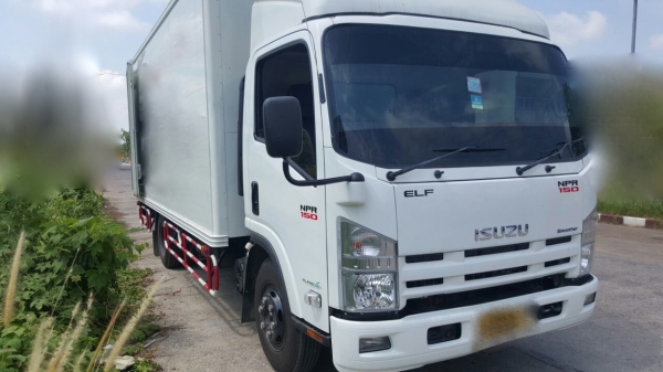 รถอีซูซุ 6 ล้อ NPR ตู้แห้ง  150 แรงม้า.  ปี 57. ( รถวิ่ง 2,xxx กม. )    สนใจติดต่อ  081 - 6079515