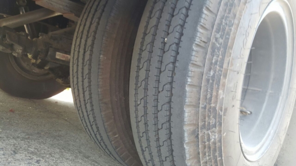 รถอีซูซุ 6 ล้อ NPR ตู้แห้ง  150 แรงม้า.  ปี 57. ( รถวิ่ง 2,xxx กม. )    สนใจติดต่อ  081 - 6079515