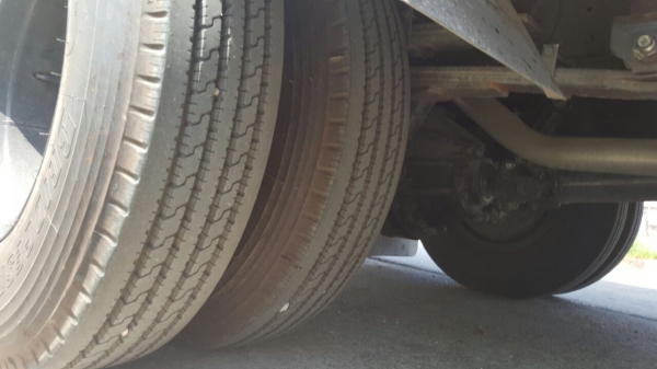 รถอีซูซุ 6 ล้อ NPR ตู้แห้ง  150 แรงม้า.  ปี 57. ( รถวิ่ง 2,xxx กม. )    สนใจติดต่อ  081 - 6079515