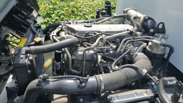 รถอีซูซุ 6 ล้อ NPR ตู้แห้ง  150 แรงม้า.  ปี 57. ( รถวิ่ง 2,xxx กม. )    สนใจติดต่อ  081 - 6079515