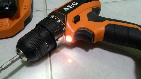 สว่านชาร์ตแบต ขนาด12 โวลต์ พร้อมแบตจำนวน 2 ก้อน และที่ชาร์จสภาพเกิน 90 เปอร์เซนต์ สว่านชาร์ตแบต ขนาด12 โวลต์ พร้อมแบตจำนวน 2 ก้อน และที่ชาร์จสภาพเกิน 90 เปอร์เซนต์