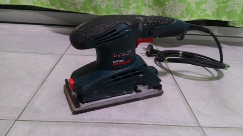เครื่องขัดกระดาษทราย BOSCH ระบบสั่น รุ่น GSS 230 190Wพร้อมใช้งานครับ