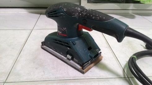 เครื่องขัดกระดาษทราย BOSCH ระบบสั่น รุ่น GSS 230 190Wพร้อมใช้งานครับ