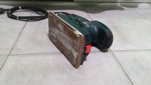 เครื่องขัดกระดาษทราย BOSCH ระบบสั่น รุ่น GSS 230 190Wพร้อมใช้งานครับ