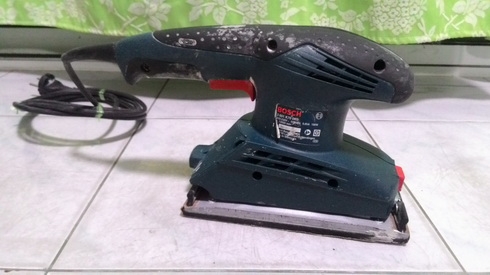 เครื่องขัดกระดาษทราย BOSCH ระบบสั่น รุ่น GSS 230 190Wพร้อมใช้งานครับ