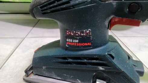 เครื่องขัดกระดาษทราย BOSCH ระบบสั่น รุ่น GSS 230 190Wพร้อมใช้งานครับ